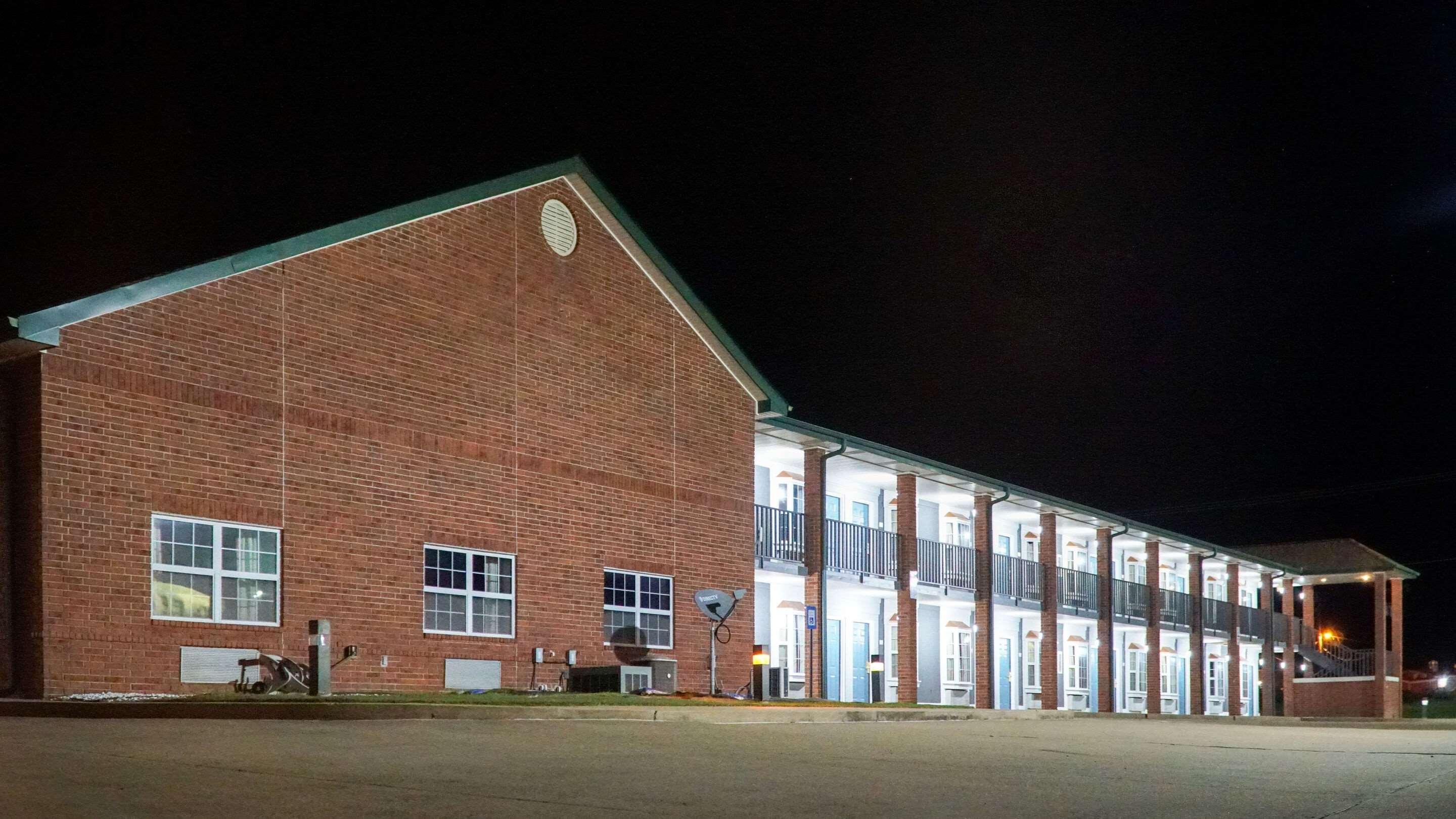 Rodeway Inn Beebe Exterior photo